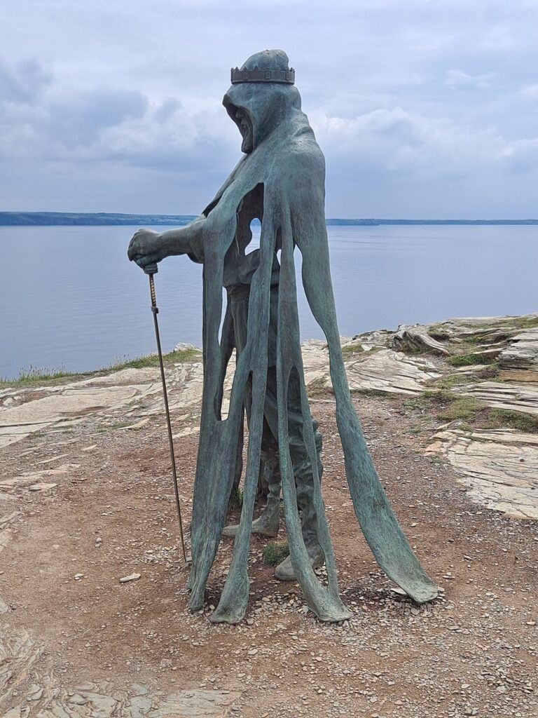 sculpture of king arthur